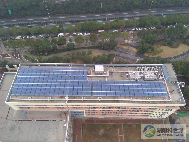 學校屋頂太陽能熱水工程